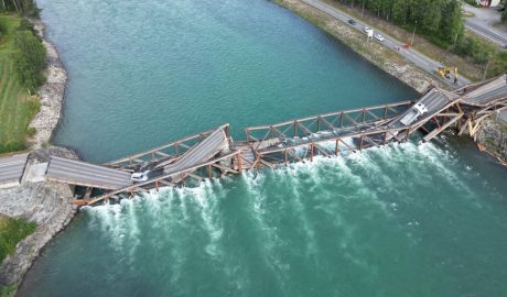 Luftaufnahme der eingestürzten Brücke Tretten Bru